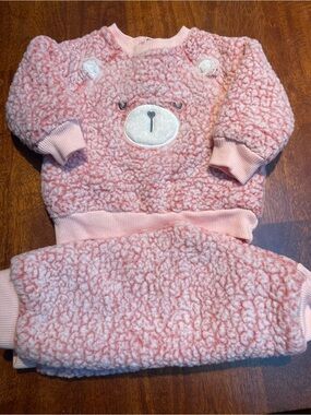 Tahari baby sweatshirts and pants with bear face size 3-6 months